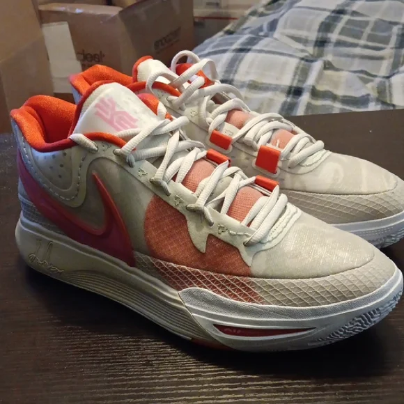 Nike Kyrie 8 (2022) Light Bone Picante Red Mens SZ 11.5 NWOB - Picture 3 of 9